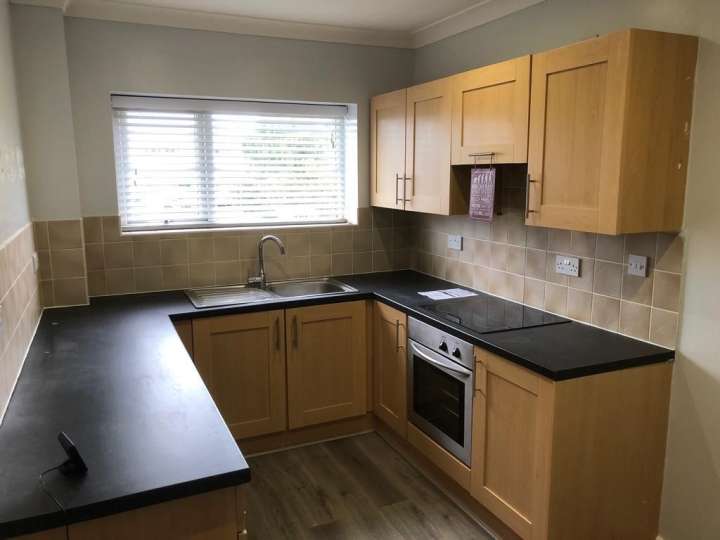 Apt_18_Briton_Court_-_Kitchen_2.jpg