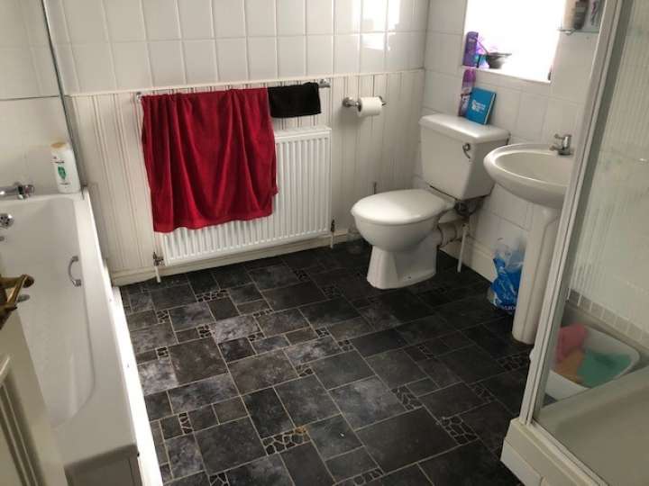 Flat_1,_61_Grange_Mount_-_Bathroom.jpg