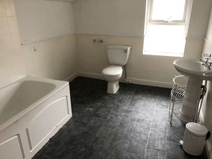 Flat_3,_61_Grange_Mount_-_Bathroom.jpg