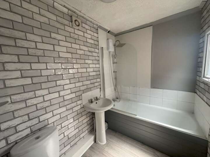 Oakdale_bathroom.jpg