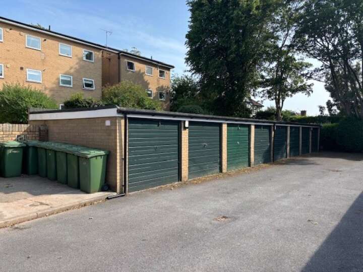 St_Stephens_Court_garages_-_USE.jpg