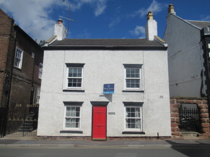 8 Parkgate Road, Neston