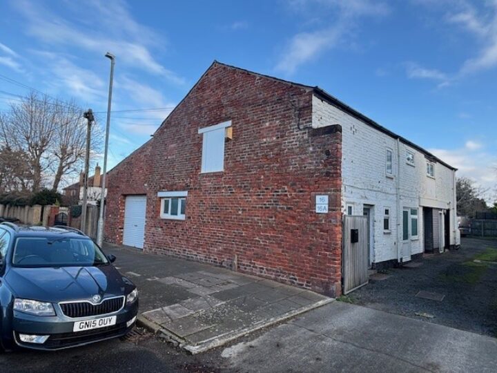 16 Forest Road, Meols