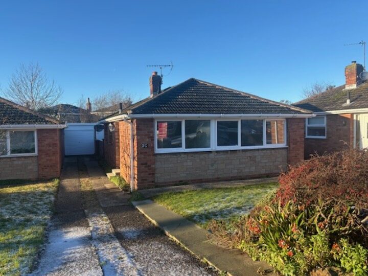20 Warwick Close, Neston