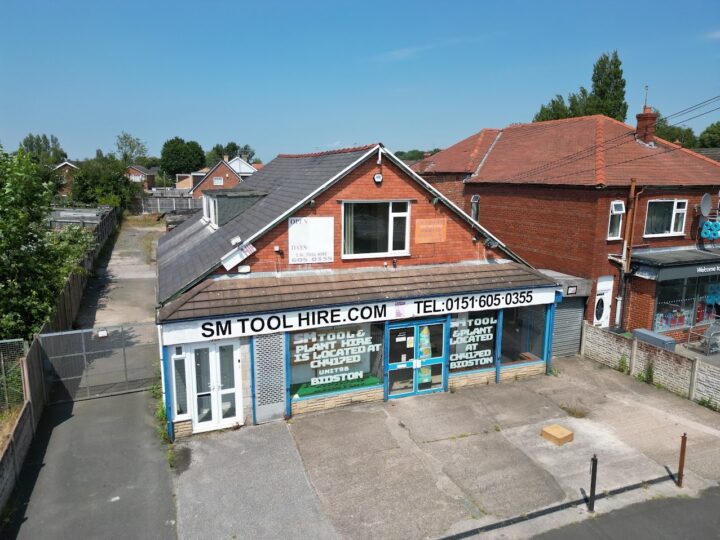 196 Saughall Massie Road, Upton, Wirral